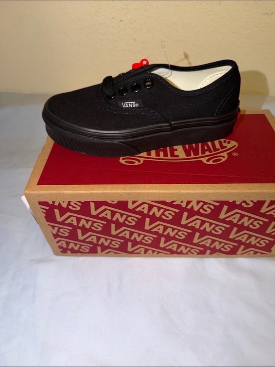 Vans Other - Vans Kids Black Canvas Low-Top Sneaker